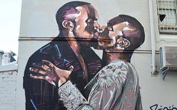 Kanye kiss Kanye happy