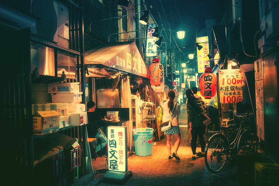 Masashi Wakui's photos of Tokyo at night are like a neon urban fairytale