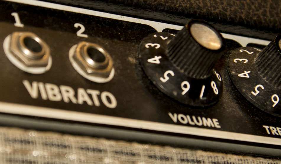 fender deluxe reverb close up