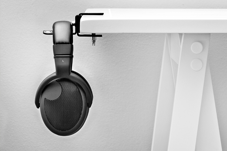 studio essential headphone rack