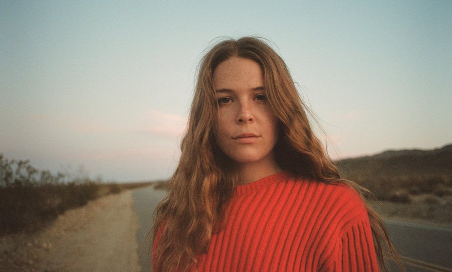 maggie rogers light on live in paris