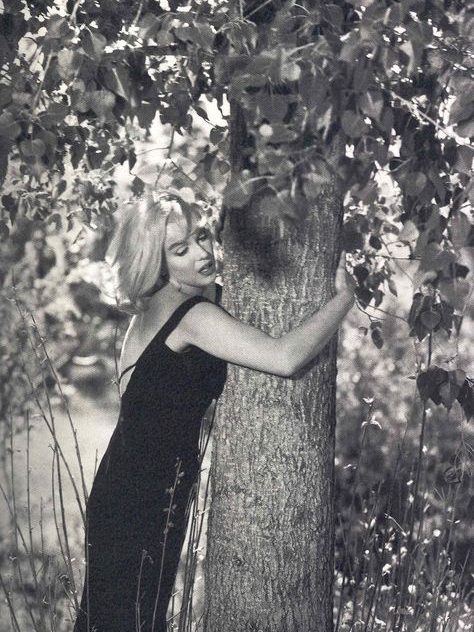 Marilyn hugs a tree