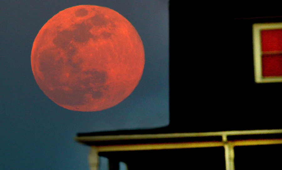 There s A Supermoon Coming Tonight Here s The Best Time To Check It Out