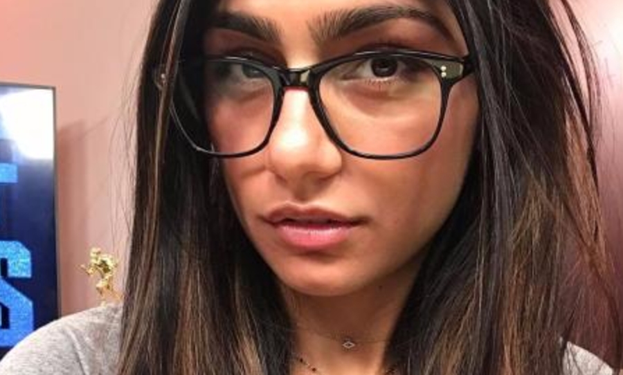 Mia khalifa glasses porn Mia Khalifa Is Auctioning Off Those Famous Glasses To Raise Money For Beirut