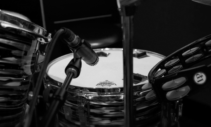 Shure SM57 microphone on snare