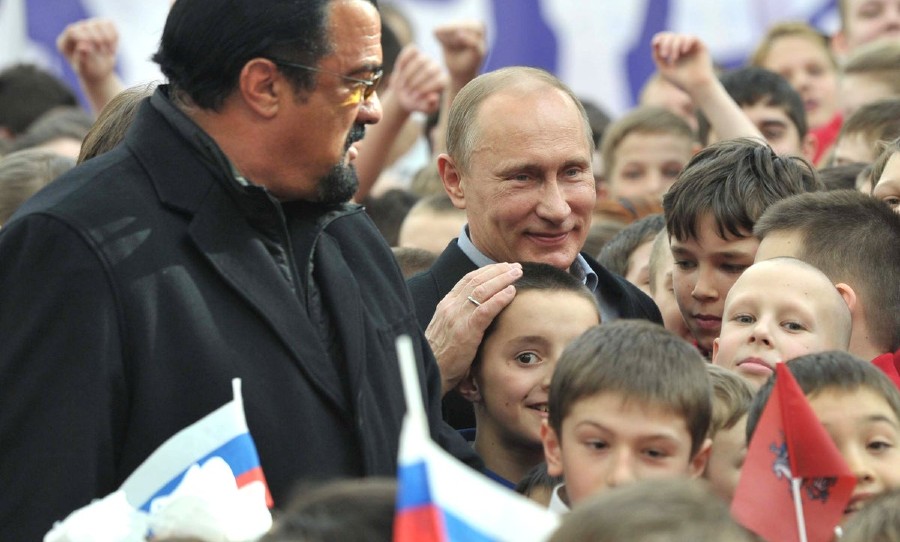 Seagal and Putin all smiles at Russian martial arts school