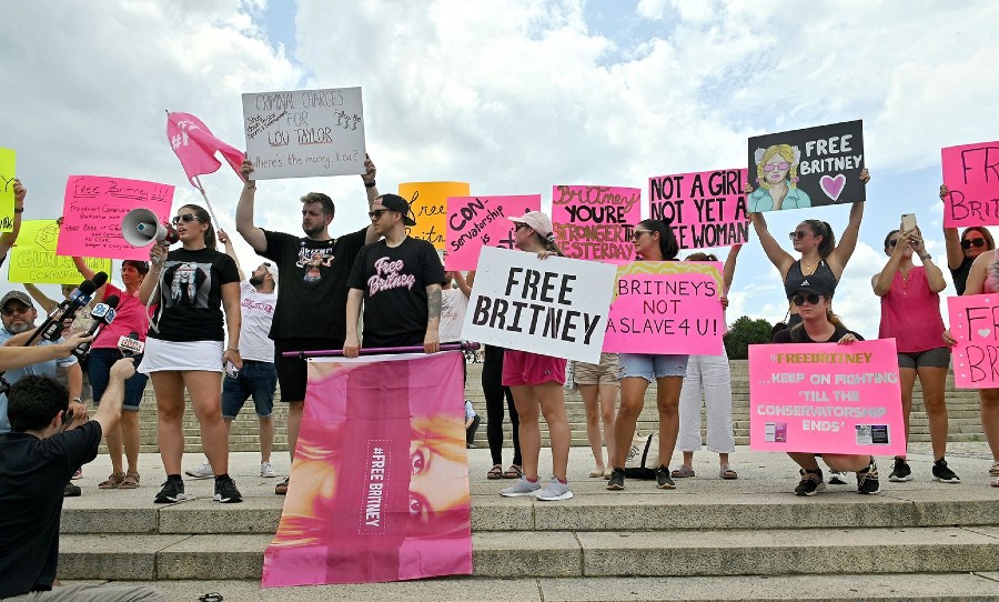 Many fans come together to support Britney's freedom