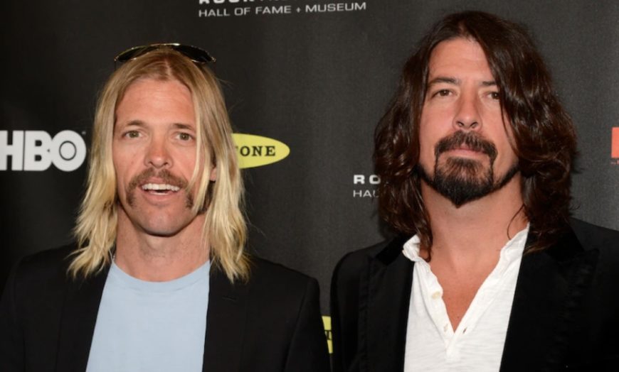 Taylor HawkinsDave Grohl