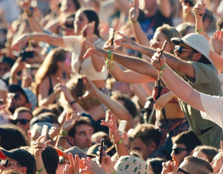 Imagem para o artigo - Falls Festival lança grande programação com artistas como Arctic Monkeys e Lil Nas X