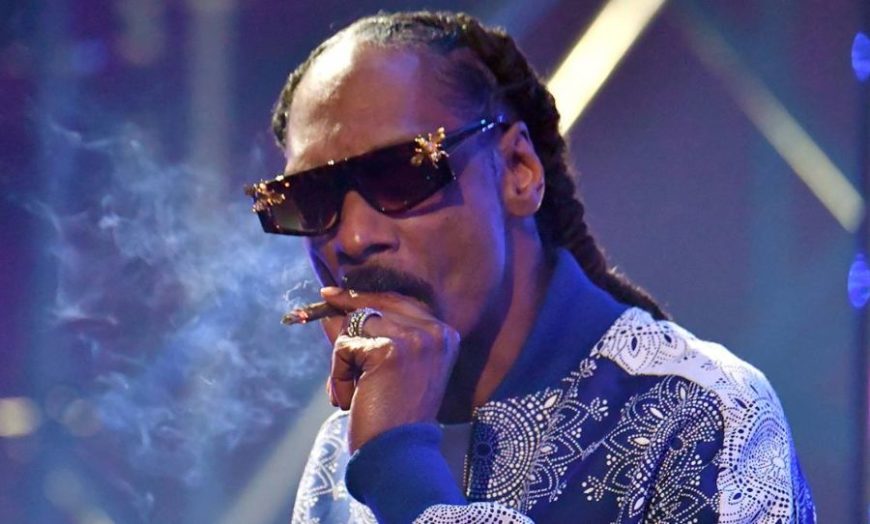 Snoop Dogg Smoking