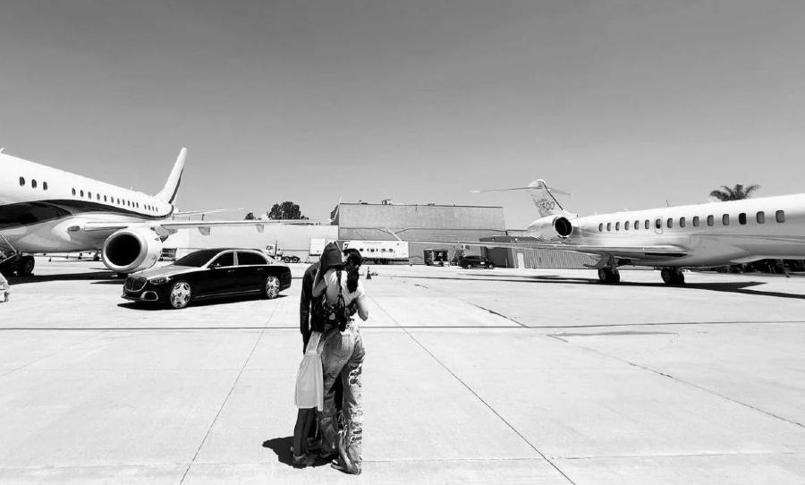 Kylie Jenner flight