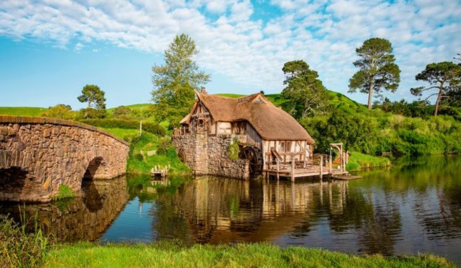 Hobbit stay Airbnb