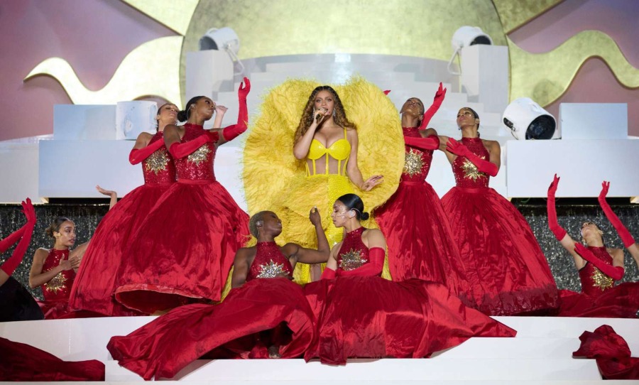Beyonce performs in Dubai