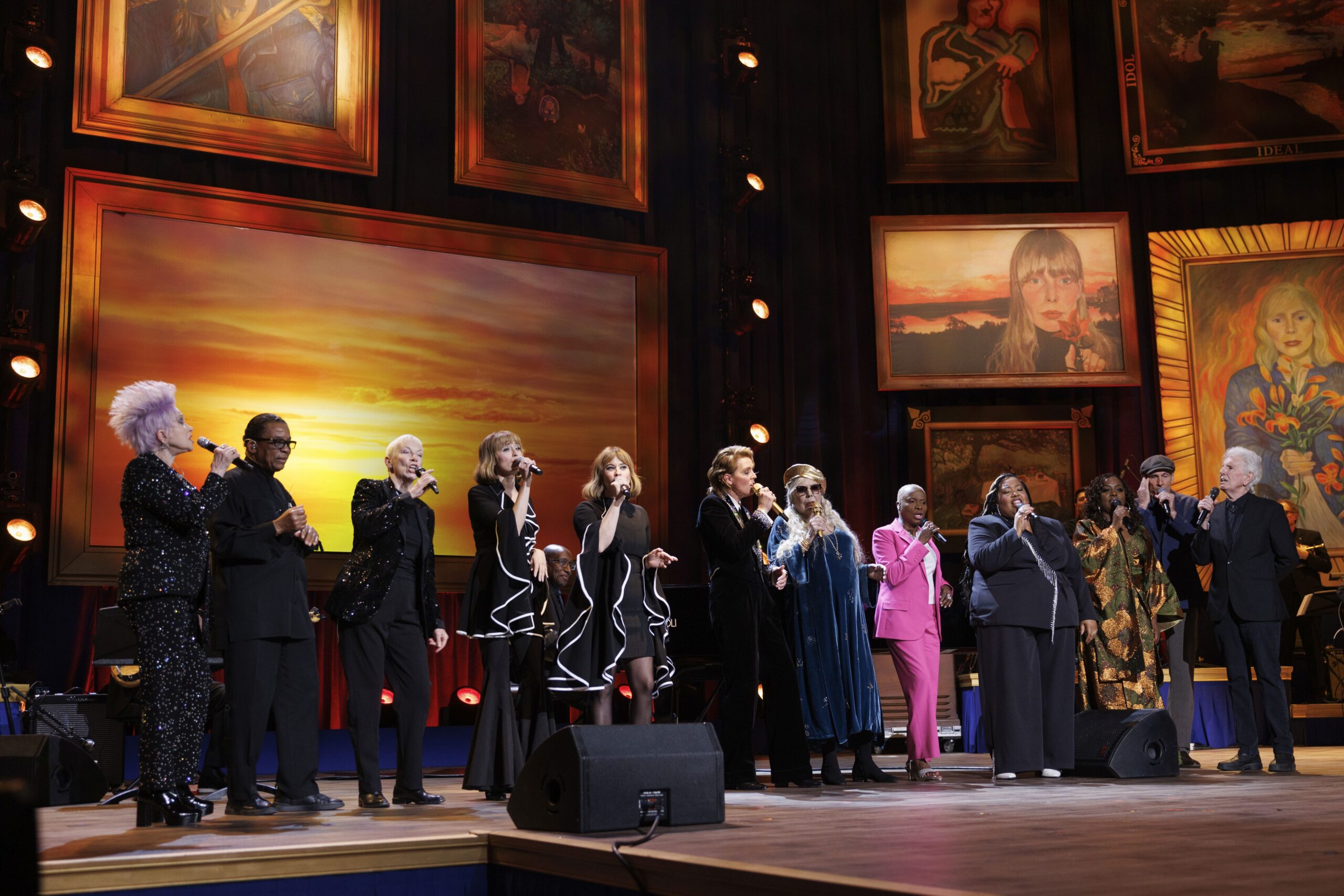 Joni Mitchell triumphantly returns to the stage at Gershwin Prize