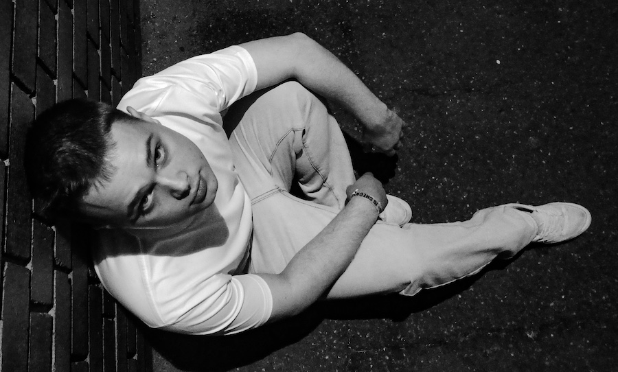 noah bates lying eyes review 2025