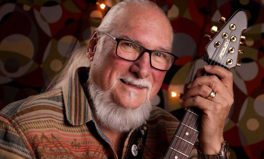 steve cropper with guitar