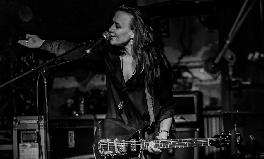 ariane campbell on stage